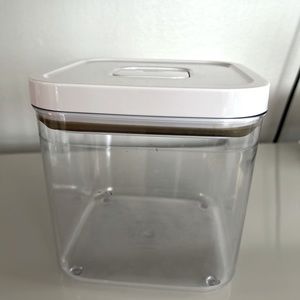 2.6 Quart OXO Good Grips POP Square Canister